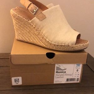 Size 8 Tom’s wedges